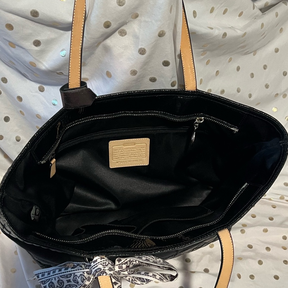 Coach 2011 POPPY Liquid Gloss Patent Leather Signature C Cloth Purse Tote - Picture 10 of 15